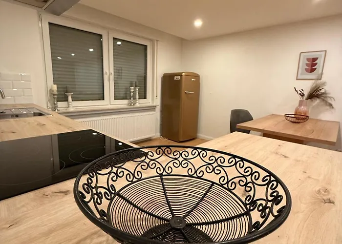 Am Waldrand Ruhe & *